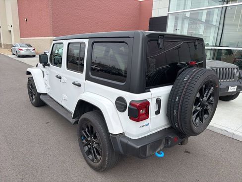 Used 2023 Jeep Wrangler Unlimited Sahara w/ Cold Weather Group image 7