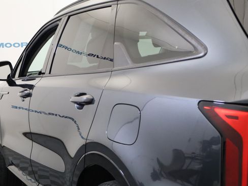 Used 2023 Kia Sorento EX image 10