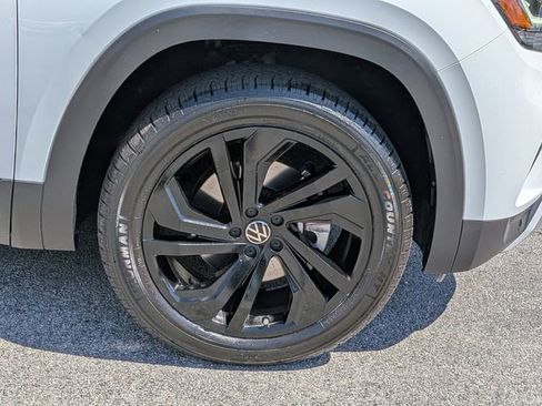 Used 2023 Volkswagen Atlas SE w/ Black Wheel Package FWD image 14
