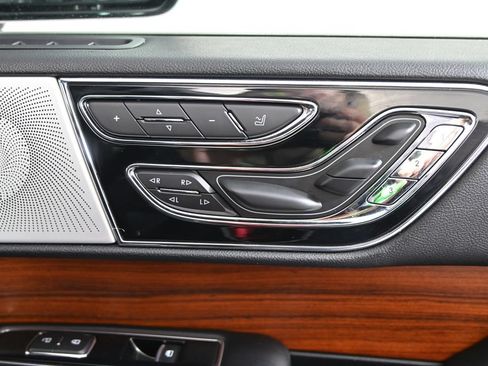 Used 2018 Lincoln Navigator Reserve w/ Technology Package AWD/4WD image 13