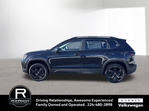 New 2026 Volkswagen Taos SE image 6