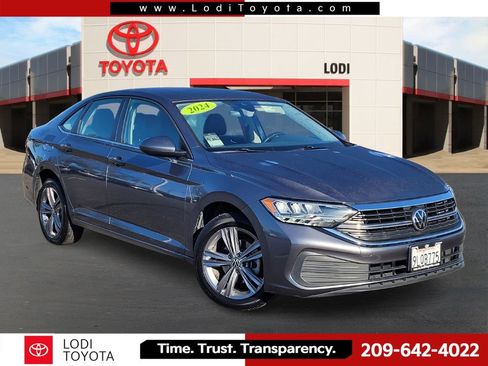 Used 2024 Volkswagen Jetta SE image 1