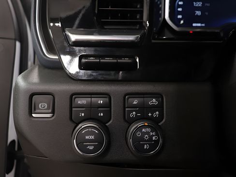 Used 2024 Chevrolet Silverado 2500 High Country w/ High Country Premium Package AWD/4WD image 18