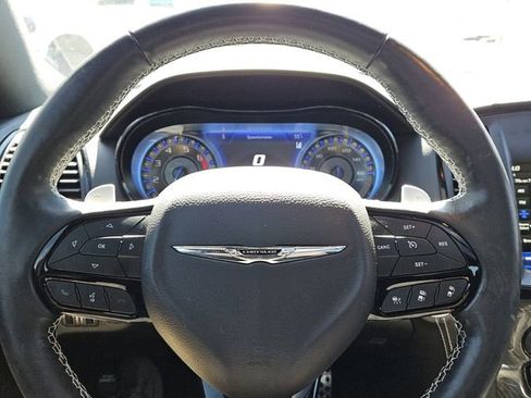 Used 2023 Chrysler 300 C image 21