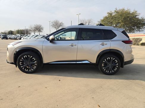 Certified 2025 Nissan Rogue Platinum image 4