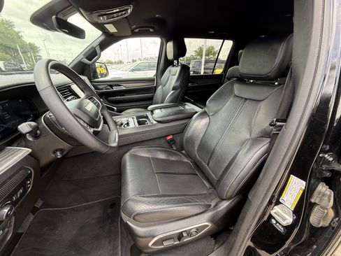 Used 2023 Jeep Wagoneer L Series II AWD/4WD image 27