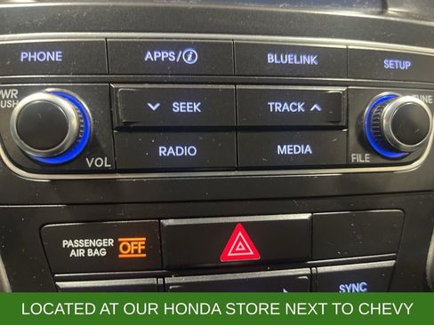 Used 2017 Hyundai Santa Fe SE image 17