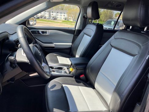 Used 2023 Ford Explorer XLT w/ Equipment Group 202A image 11