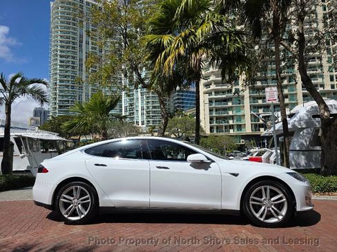Used 2015 Tesla Model S 70 image 4
