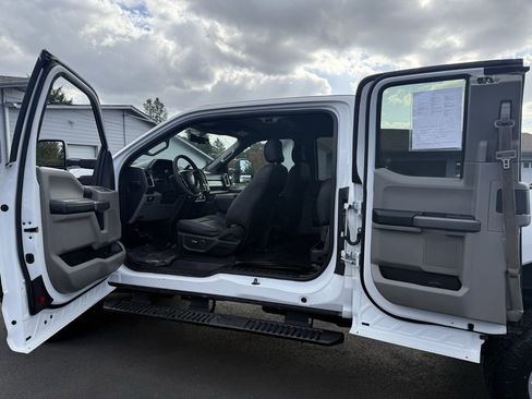 Used 2017 Ford F350 XLT w/ Camper Package image 17