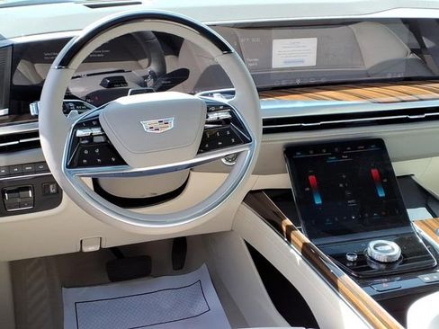 New 2026 Cadillac Escalade ESV Platinum Sport w/ LPO, ONYX Package AWD/4WD image 9
