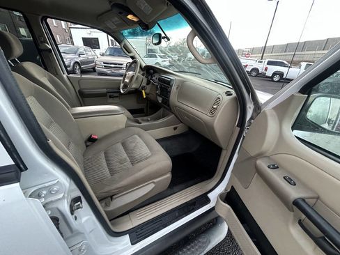 Used 2005 Ford Explorer Sport Trac XLT image 17