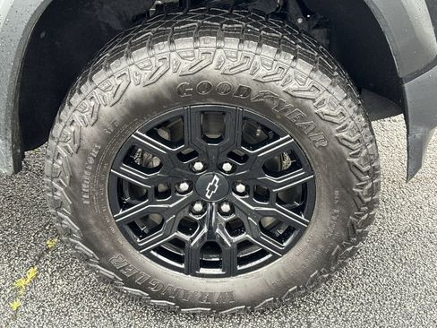 Used 2024 Chevrolet Colorado Trail Boss w/ Technology Package AWD/4WD image 12