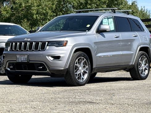 Used 2018 Jeep Grand Cherokee Limited AWD/4WD image 8