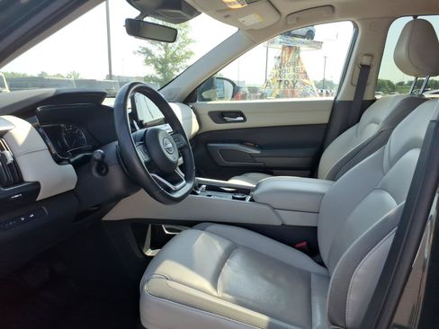 Used 2023 Nissan Pathfinder SL w/ SL Premium Package AWD/4WD image 10
