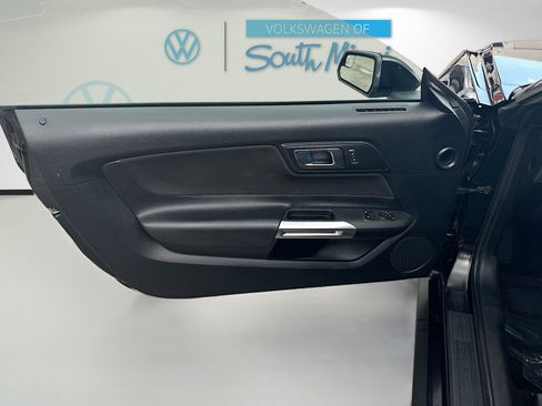 Used 2017 Ford Mustang Coupe image 19