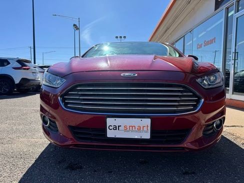 Used 2015 Ford Fusion SE image 2