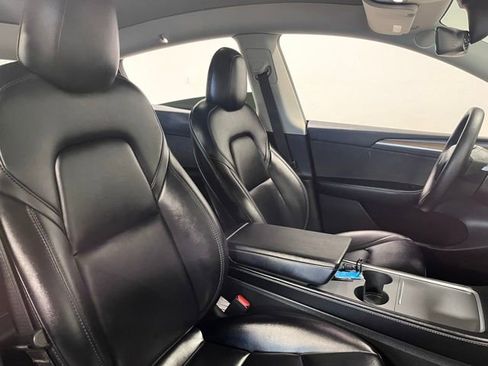 Used 2022 Tesla Model Y Long Range image 10