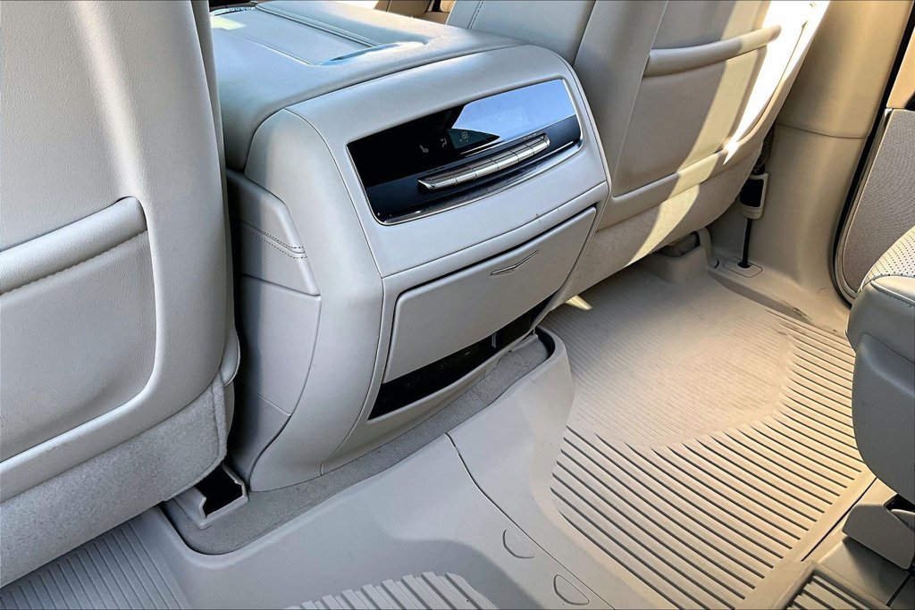 Certified 2025 Cadillac Escalade Premium Luxury Platinum w/ LPO, Floor Liner Package AWD/4WD image 25