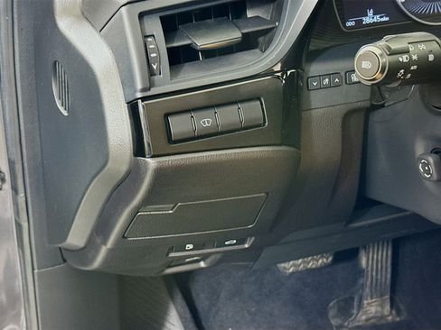 Certified 2023 Lexus ES 350 Luxury w/ Accessory Package (Z2) image 10