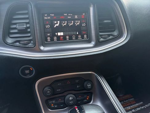 Used 2018 Dodge Challenger R/T RWD image 21