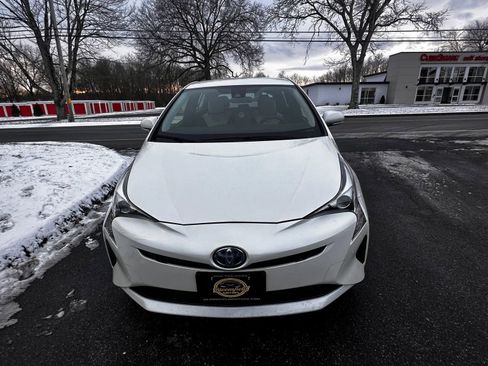 Used 2018 Toyota Prius Two image 2