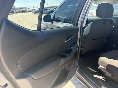 Used 2020 Chevrolet Traverse LS FWD image 16