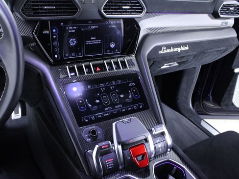 Used 2024 Lamborghini Urus Performante image 38