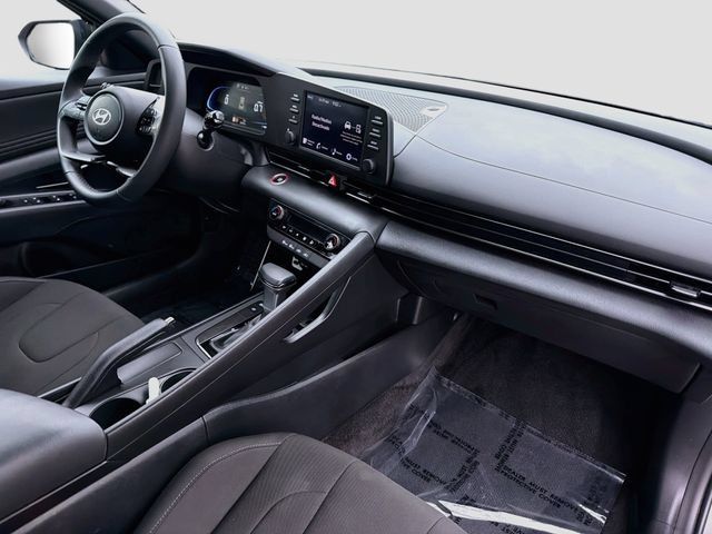 Certified 2025 Hyundai Elantra Sport FWD image 27