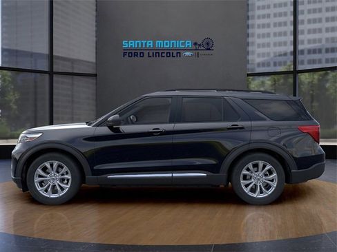 Used 2024 Ford Explorer XLT w/ Equipment Group 202A image 5