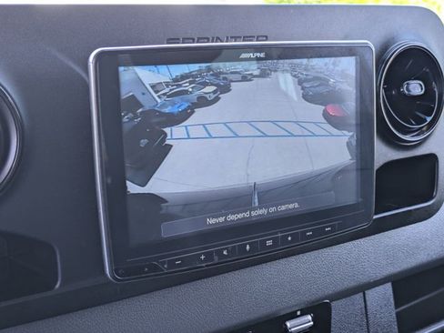 Used 2019 Mercedes-Benz Sprinter 2500 image 13