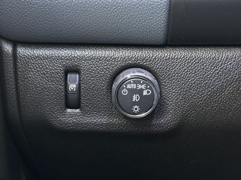 Used 2022 Chevrolet Colorado Z71 w/ Safety Package RWD image 22