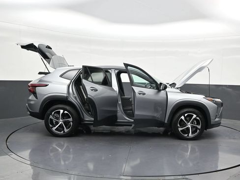 Used 2024 Chevrolet Trax RS FWD image 37