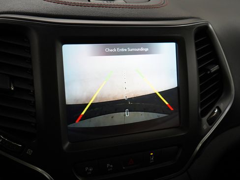 Used 2021 Jeep Cherokee Trailhawk w/ Sun, Sound & Nav Group AWD/4WD image 22
