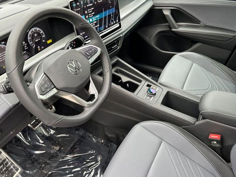 New 2026 Volkswagen Tiguan SE R-Line image 9