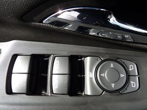 Used 2023 Chevrolet Bolt LT w/ Infotainment Package image 16