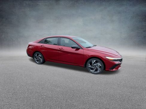 Used 2025 Hyundai Elantra Sport image 27