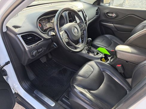 Used 2019 Jeep Cherokee Limited image 4