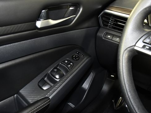 Used 2024 Nissan Altima 2.5 SV FWD image 30