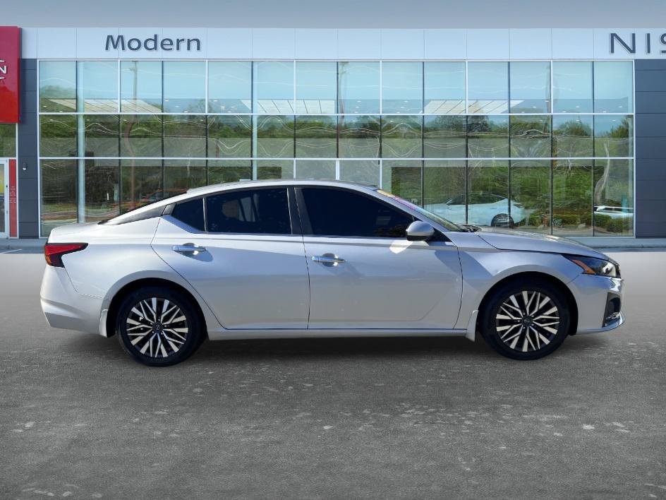 Certified 2023 Nissan Altima 2.5 SV FWD image 4
