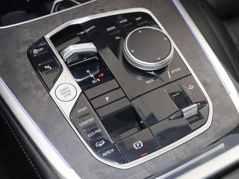 Used 2023 BMW X7 xDrive40i w/ Premium Package image 32