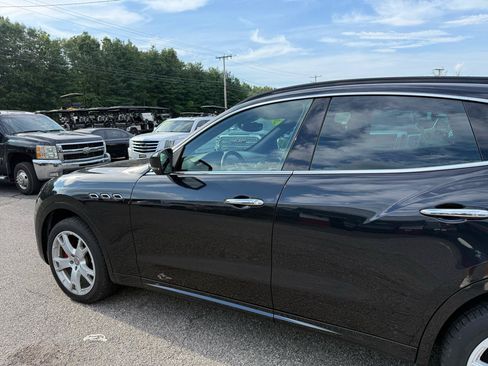 Used 2017 Maserati Levante w/ Sport Package AWD/4WD image 7