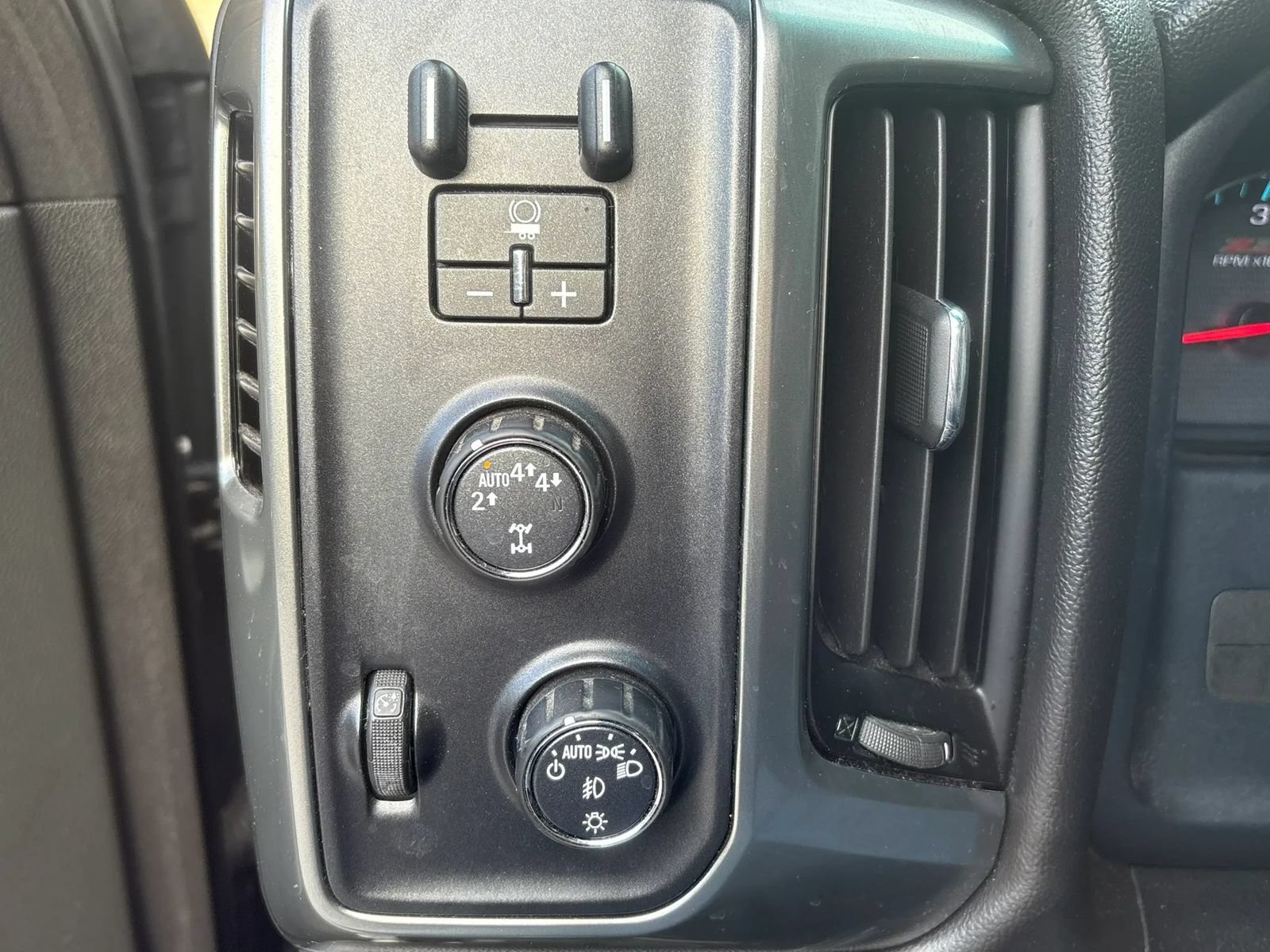 Used 2019 Chevrolet Silverado 1500 LT w/ All Star Edition AWD/4WD image 15