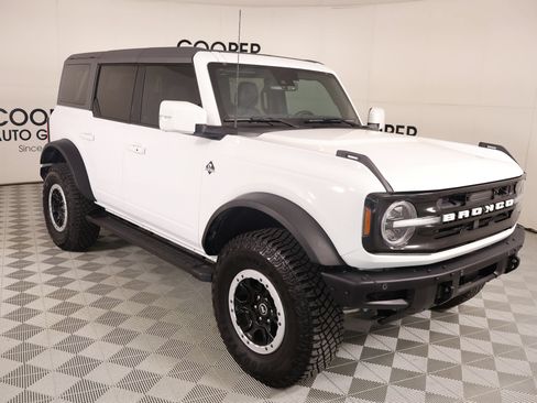 Used 2024 Ford Bronco Outer Banks w/ Sasquatch Package AWD/4WD image 1