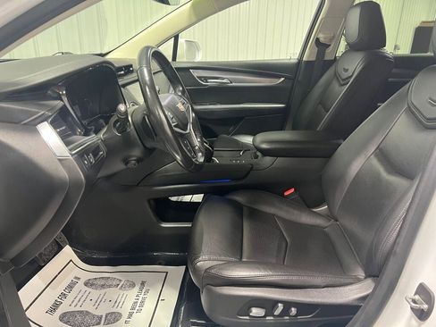 Used 2019 Cadillac XT5 Luxury w/ LPO, Black Ice Package image 5