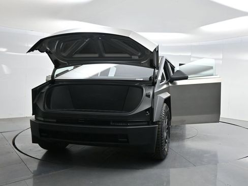 Used 2024 Tesla Cybertruck AWD Crew Cab image 34