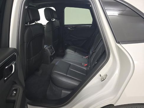 Used 2024 Porsche Macan w/ Premium Plus Package AWD/4WD image 4
