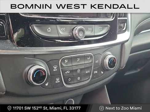 Used 2023 Chevrolet Traverse LT image 19