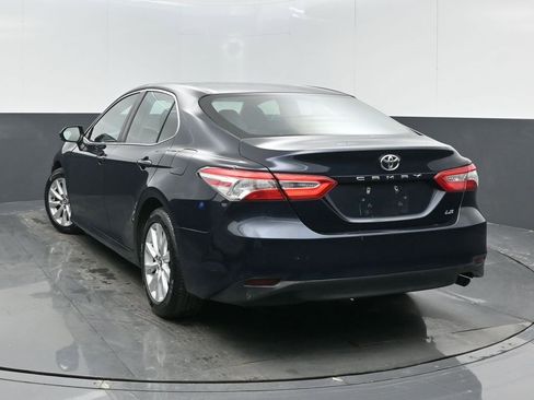 Used 2018 Toyota Camry LE image 6