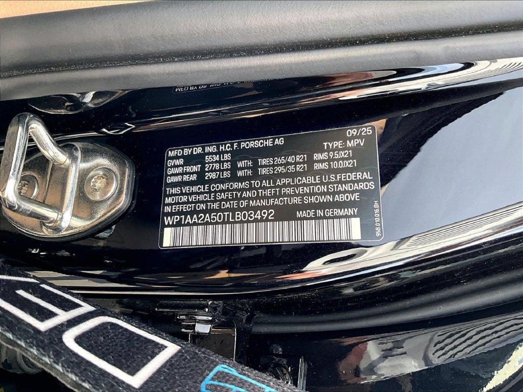 Certified 2026 Porsche Macan AWD/4WD image 26